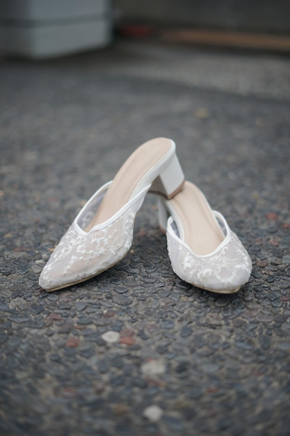 Une paire de chaussures de mariage de la mariée