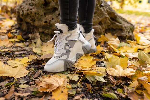 Photo une paire de chaussures avec le mot sport dessus