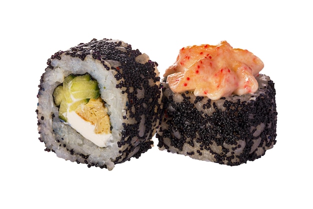 Paire de rouleaux de sushi sur fond blanc Gros plan d'une délicieuse cuisine japonaise avec rouleau de sushi