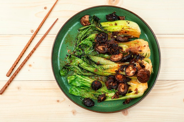 Pak choi de chou chinois frit