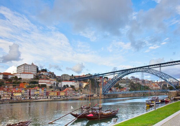 Photo palais des évêques et pont dom luis, portugal