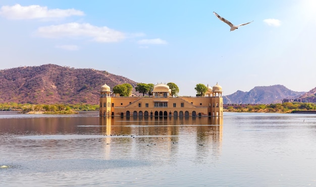 Palais Jal Mahal dans le lac Man Sagar Jaipur Inde