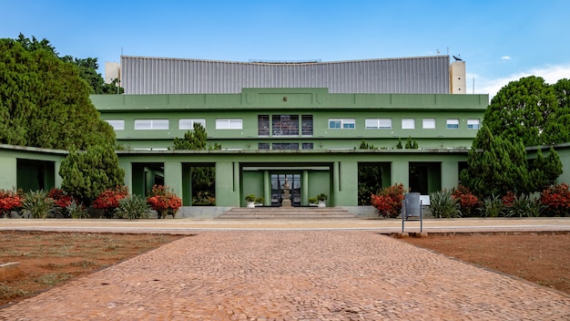 le Palais d'Émeraude sur la Plaza Dr. Pedro Ludovico Teixeira