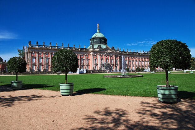 Le palais de Potsdam d'époque ferme Berlin en Allemagne