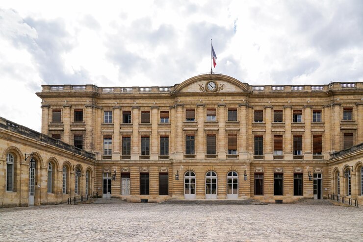 Photo palais rohan bâtiment historique maintenant hôtel de ville de bordeaux en france
