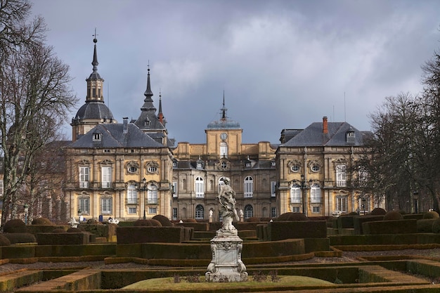 Photo palais royal de la ferme de san ildefonso commandé à construit par le roi felipe v au goût des français