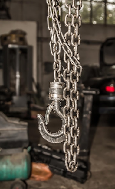 Palan à chaîne avec crochet pour soulever des charges lourdes dans le garage