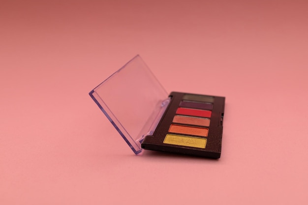 Palette d'ombres sur fond rose pedmetry shot