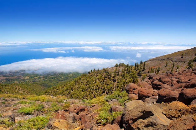 Photo la palma caldera de taburiente mer de nuages