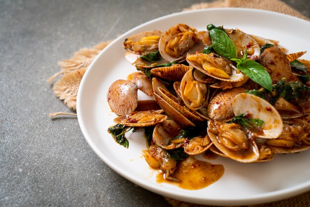 Palourdes sautées avec pâte de piment rôti