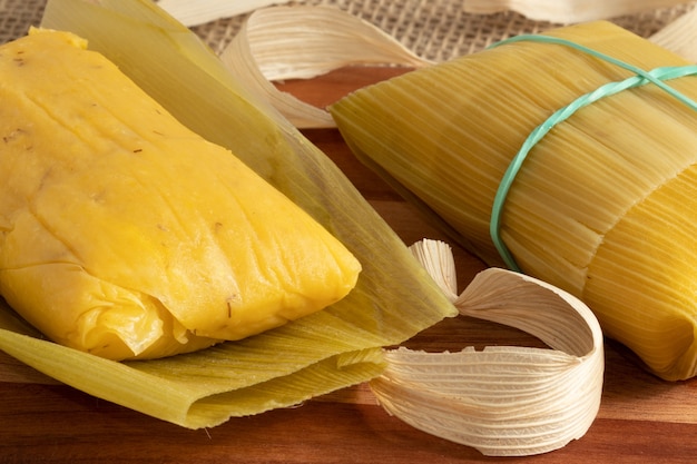 Pamonha, snack traditionnel brésilien à base de maïs.