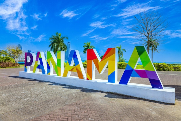 Panama City Letters au Panama sur la promenade maritime Malecon près du centre historique de Casco Viejo