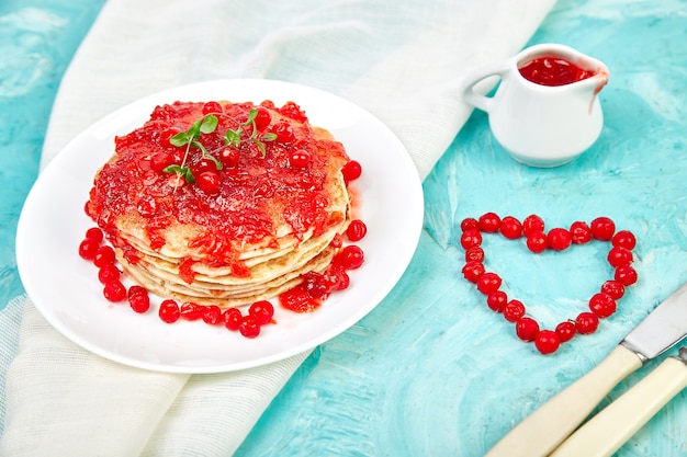 Pancake américain avec de la confiture