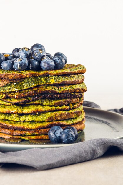 Pancakes aux épinards, lait de coco et avoine