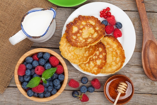 Pancakes framboise myrtille menthe et sirop de miel