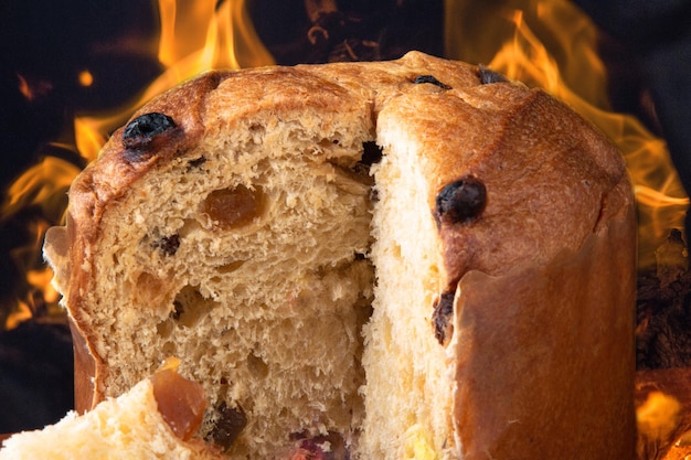 Panettone dessert italien traditionnel pour Noël Coupe de tranches