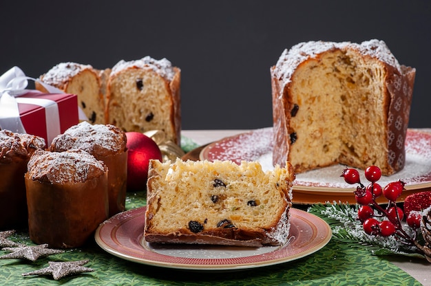 Panettone maison sur la table de Noël