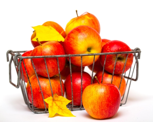 Panier aux pommes rouges