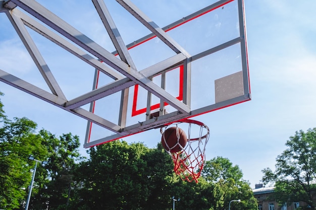 panier de basket en plein air