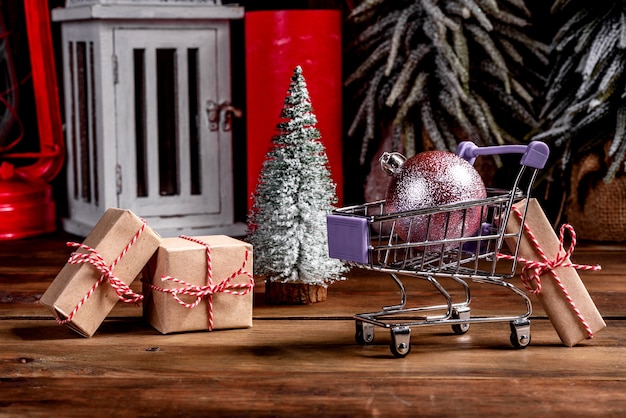 Photo panier avec des cadeaux de noël