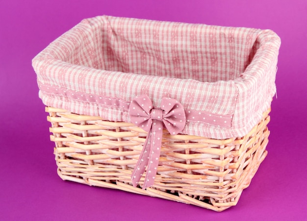 Panier à guichet avec tissu rose et noeud