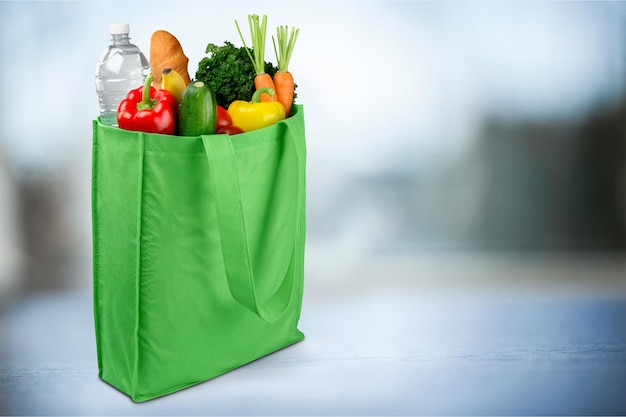 Panier plein, isolé sur fond