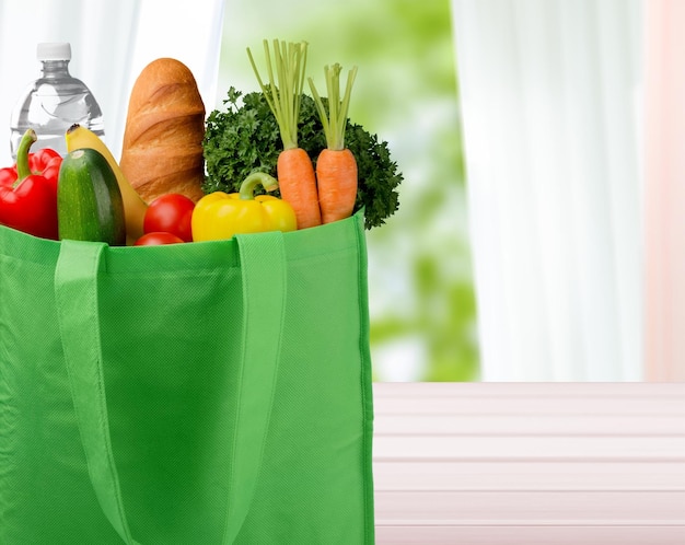 Panier plein, isolé sur fond