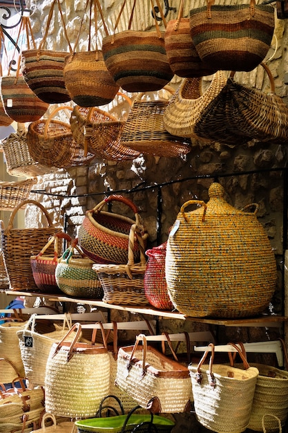 Paniers en osier dans le marché