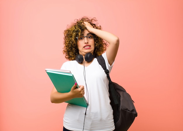 paniquer à cause d'un délai oublié, se sentir stressé, devoir couvrir un gâchis ou une erreur