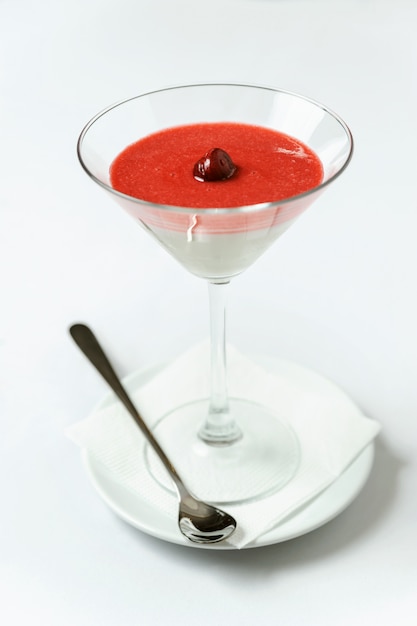 Panna cotta à la cerise.