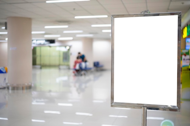 Panneau d'affichage vierge à l'aéroport tourné en Asie