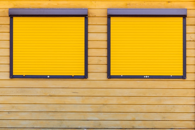 Panneau avant jaune avec lignes uniformes