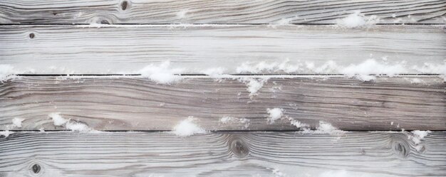 Un panneau en bois de Noël vide couvert de neige blanche sur fond blanc