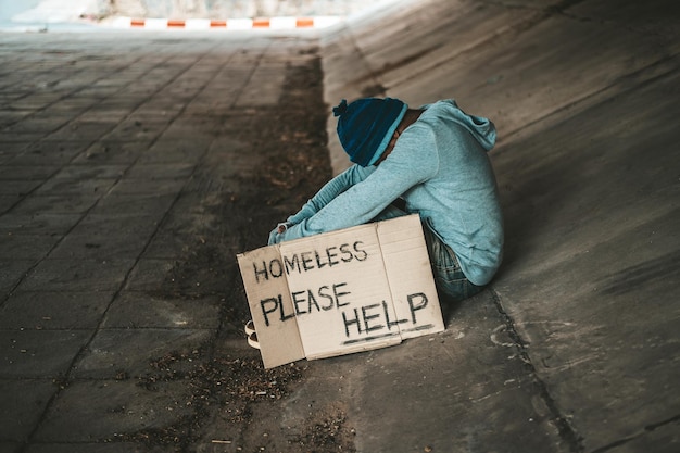 Panneau d'information dans la rue