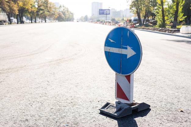 Panneau routier à sens unique, bonne direction