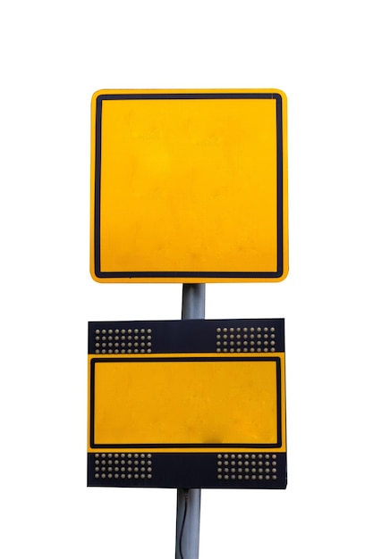 panneau de signalisation jaune isolé sur lumière de fond blanche