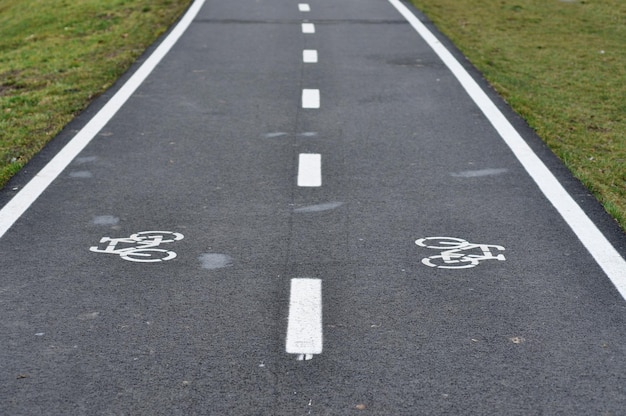 Le panneau de signalisation routière pour vélos