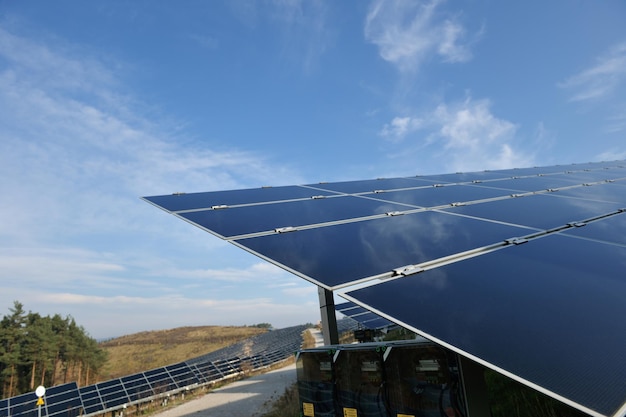 panneau solaire champ d'énergie écologique renouvelable