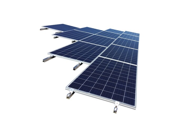 Photo panneaux solaires isolés en blanc pour le concept d'énergie solaire