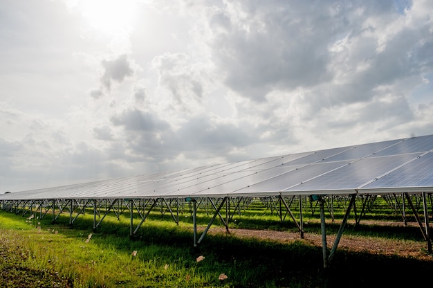 Panneaux solaires, panneaux solaires, alimentation alternative - mise au point sélectionnée, espace de copie Energie naturelle