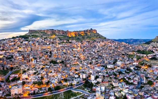 Panorama aérien de Mardin au coucher du soleil, Turquie