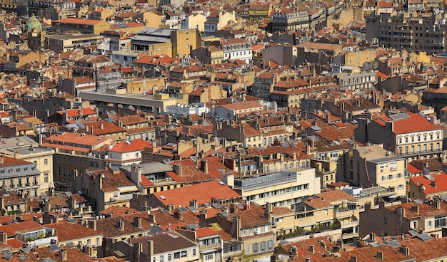 Panorama aérien typique du paysage urbain de Marseille France Bâtiments résidentiels aux toits orange