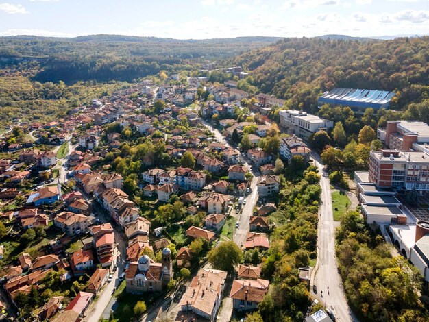 Photo panorama aérien de la ville de veliko tarnovo en bulgarie