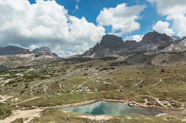 Panorama des Alpes dolomitiques Tre Cime di Lavaredo en Italie