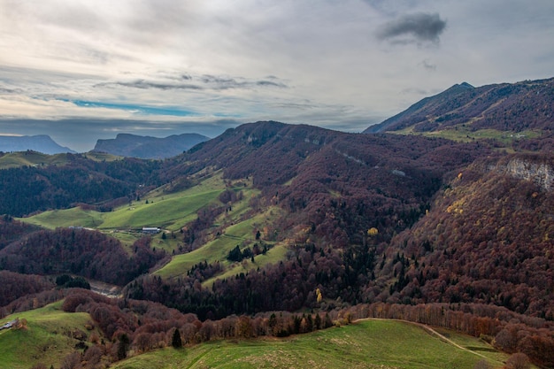 Photo panorama alpin à l'automne