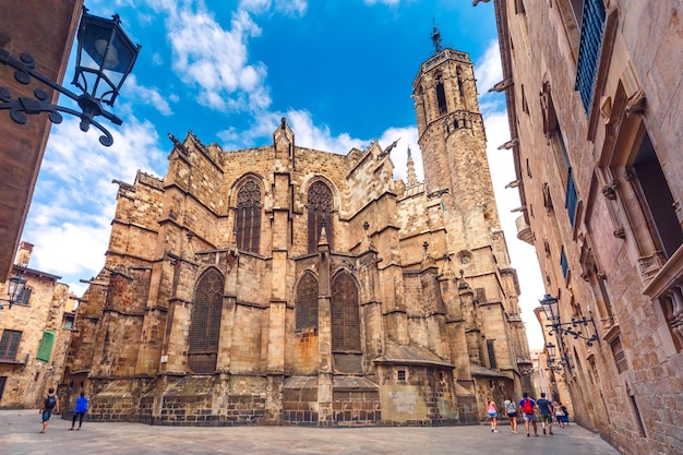 Panorama de la cathédrale de la Sainte Croix et Saint Eulalia comme vu Freneria Street Barcelone Catalogne Espagne