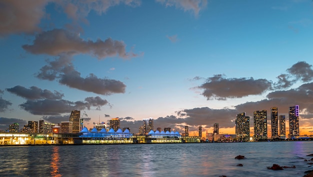 Panorama du concept de voyage et de tourisme à miami