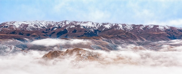 Photo panorama du paysage montagneux hivernal au daghestan