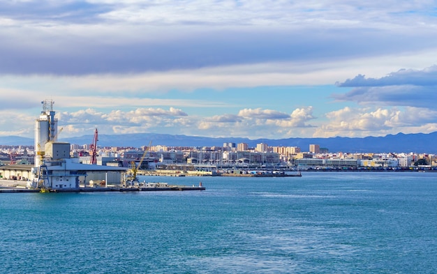 Panorama du port de Valence en Espagne