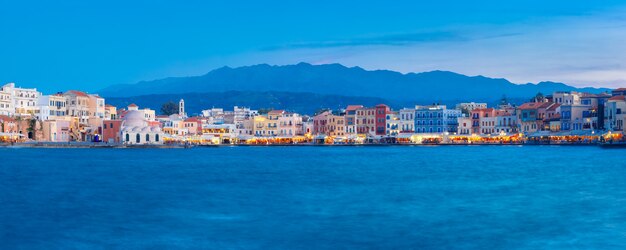 Panorama du quai vénitien de nuit, Chania, Crète